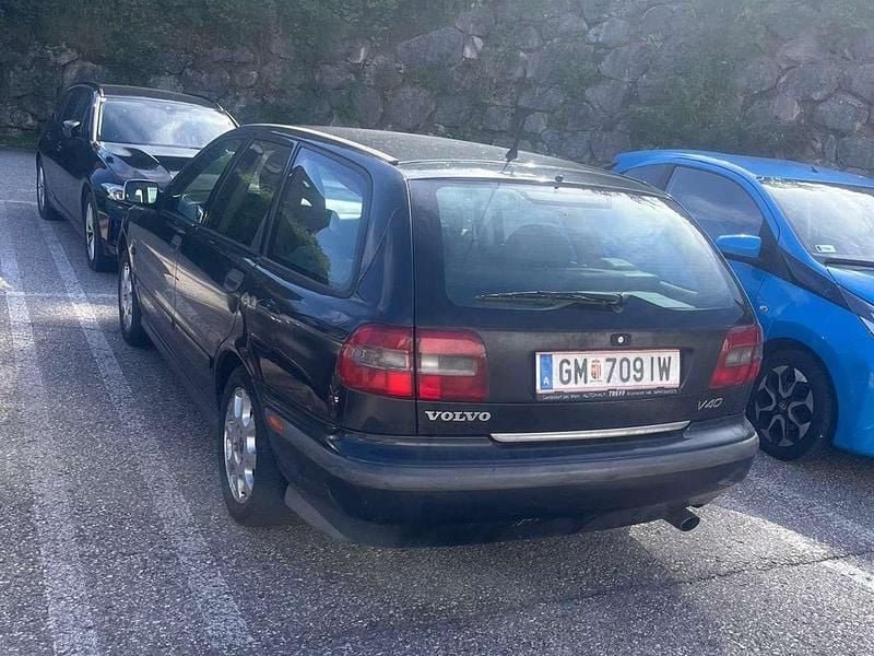 Gebraucht Volvo V40 136 PS (100 kW) 1999 Schwarz Kombi
