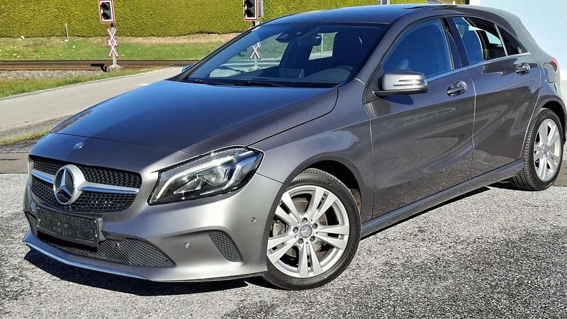 Grau Gebraucht 2016 Mercedes A200 AMG Limousine | € 14.390 (Superpreis) - Bild 1/4
