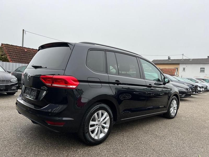 Gebraucht VW Touran Comfortline 150 PS (110 kW) 2019 Schwarz Van / Kleinbus