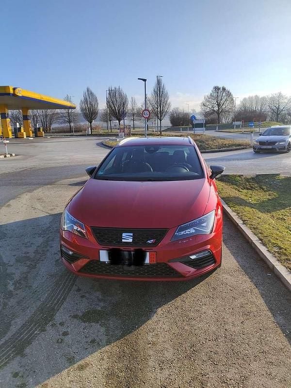 Rot Gebraucht 2018 Cupra Leon Kombi | € 20.699 (Teuer) - Bild 1/4