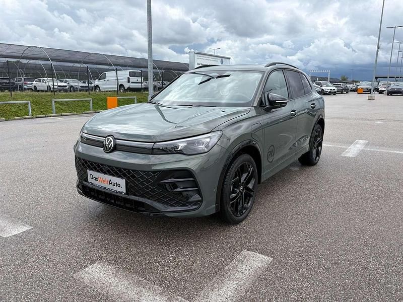 Gebraucht VW Tiguan Sport 204 PS (150 kW) 2025 Mittelgrün metallic SUV