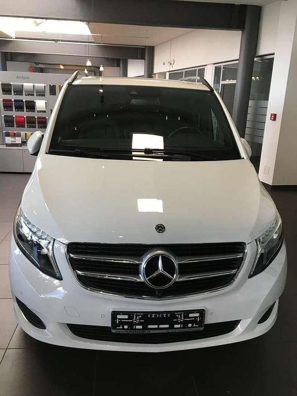 Weiß Gebraucht 2018 Mercedes V250 Exclusive Van / Kleinbus | € 41.500 - Bild 1/4
