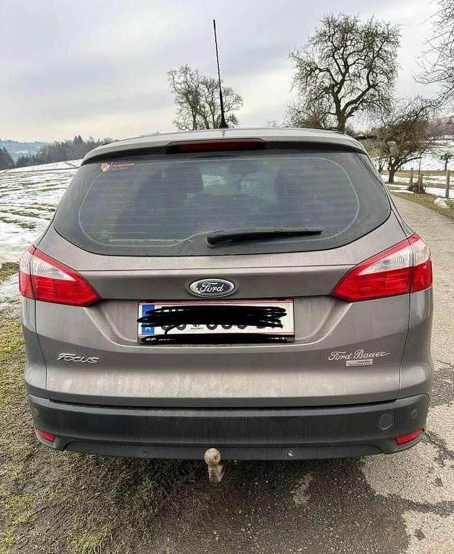 Gebraucht Ford Focus Titanium 116 PS (85 kW) 2011 Braun Limousine