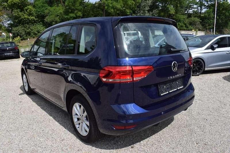 Gebraucht VW Touran 122 PS (89 kW) 2023 Silber Van / Kleinbus