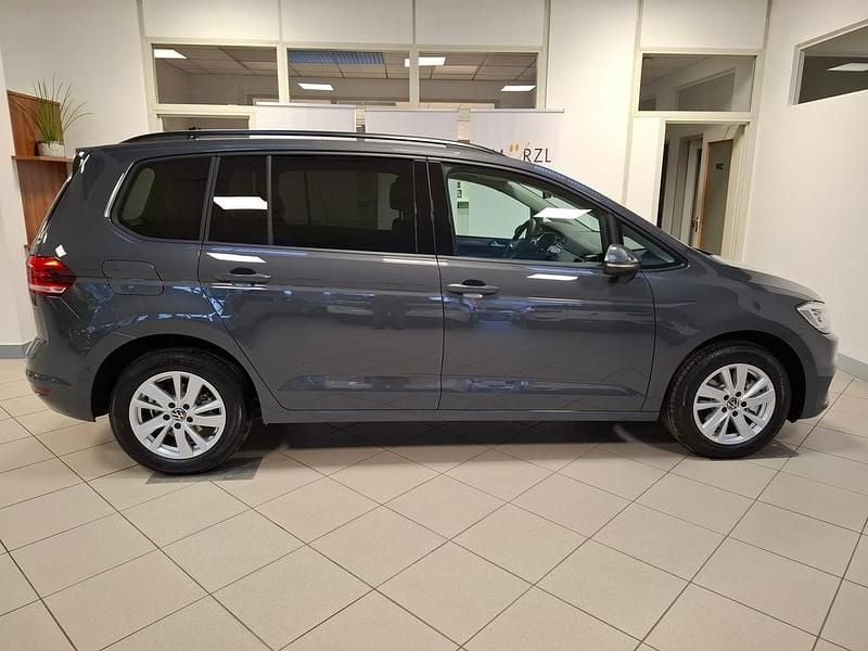 Neu VW Touran Life 150 PS (110 kW) 2025 Mittelgrau  metallic Van / Kleinbus