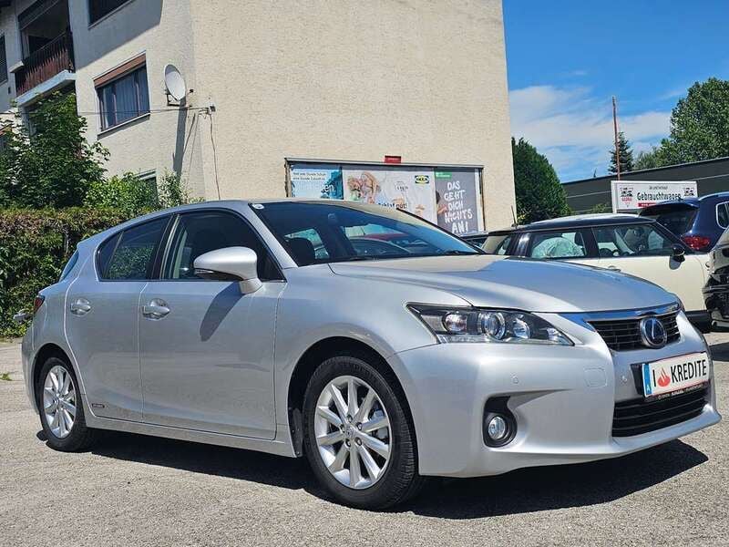 Grau Gebraucht 2012 Lexus CT200h Business Edition Limousine | € 8.990 - Bild 1/4
