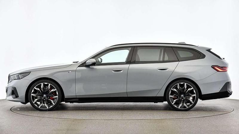 Gebraucht BMW 540 Shadowline 303 PS (222 kW) 2025 M brooklyn grau metallic Kombi