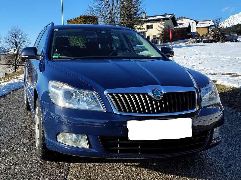 Gebraucht Skoda Octavia Elegance 105 PS (77 kW) 2013 Blau Kombi