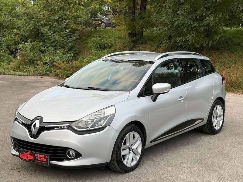 Grau Gebraucht 2014 Renault Clio GrandTour Luxe Kombi | € 5.990 - Bild 1/4