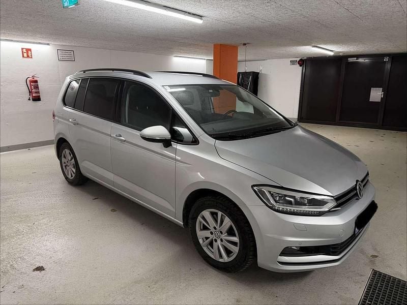 Gebraucht VW Touran Comfortline 116 PS (85 kW) 2020 Grau Van / Kleinbus