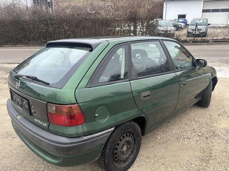 Gebraucht Opel Astra 75 PS (55 kW) 1996 Limousine