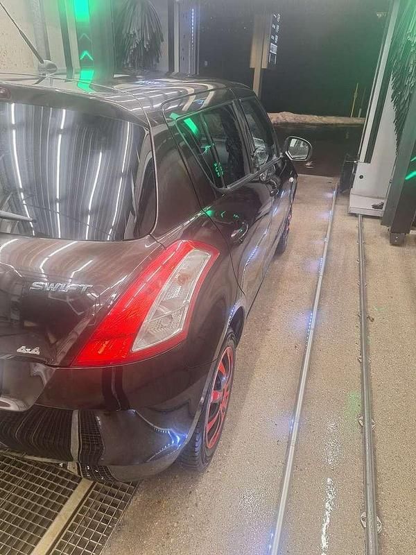 Gebraucht Suzuki Swift 90 PS (66 kW) 2015 Braun Kleinwagen