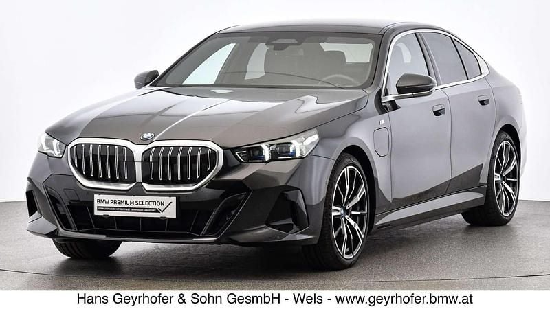 Sophistograu brillanteffekt Gebraucht 2024 BMW 550e M Sport Limousine | € 66.980 (Fairer Preis) - Bild 1/4