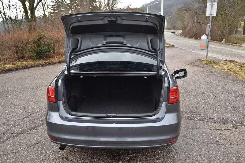 Gebraucht VW Jetta Comfortline 105 PS (77 kW) 2017 Grau Limousine