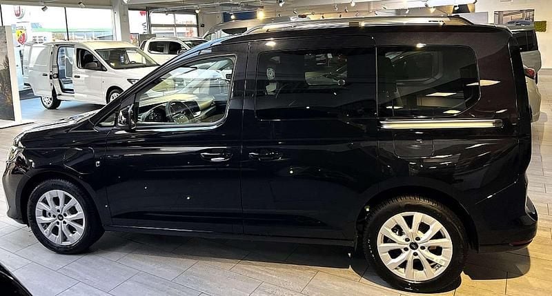 Gebraucht Ford Tourneo Titanium 116 PS (85 kW) 2025 Schwarz Kombi