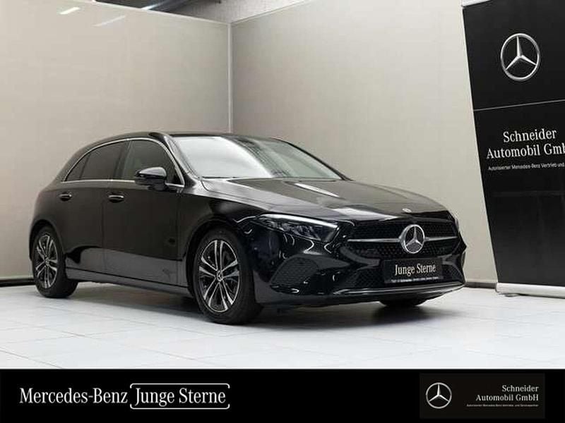 Schwarz Gebraucht 2023 Mercedes A180 Limousine | € 35.900 (Teuer) - Bild 1/3