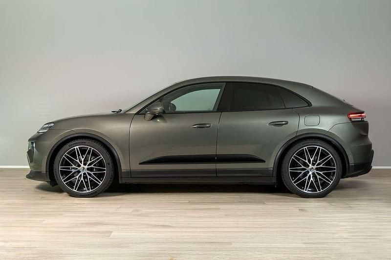 Gebraucht Porsche Macan 300 kW (408 PS) 2024 Dunkelgrün metallic SUV