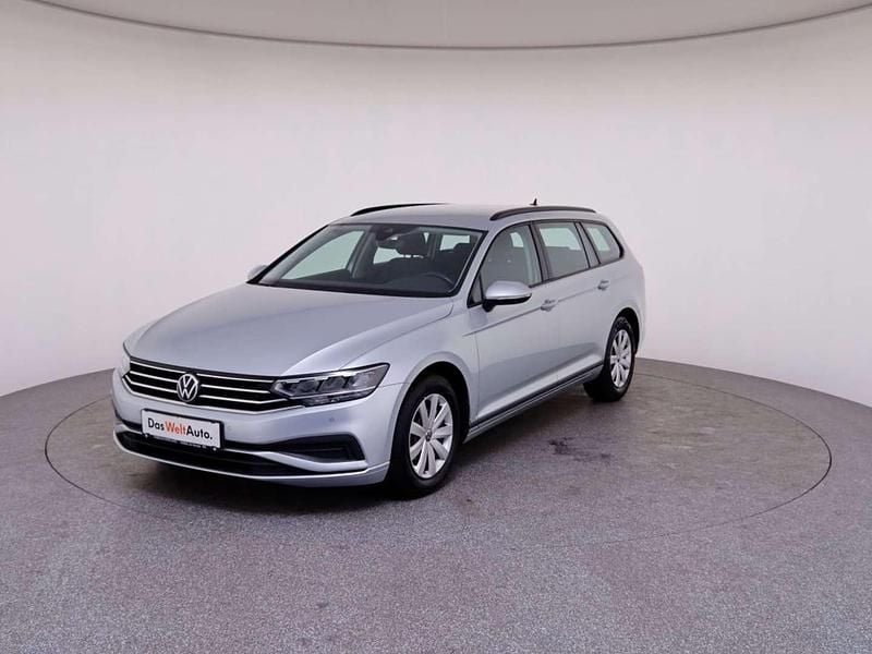 Gebraucht VW Passat 150 PS (110 kW) 2022 Silber Kombi