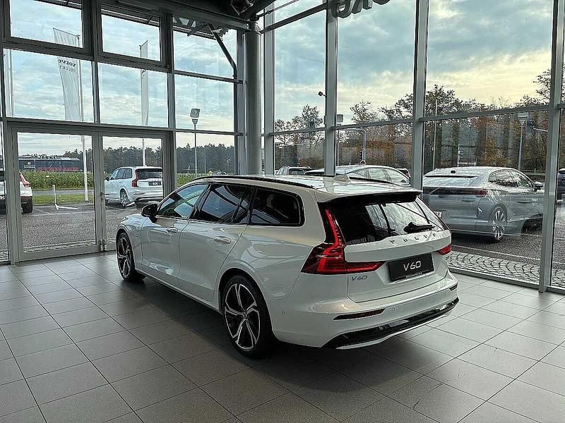 Gebraucht Volvo V60 252 PS (185 kW) 2025 Weiß Kombi