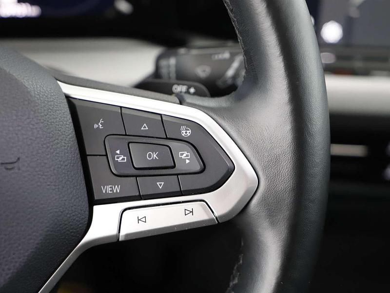 Gebraucht VW Golf VIII Life 116 PS (85 kW) 2022 Silber  metallic Kombi