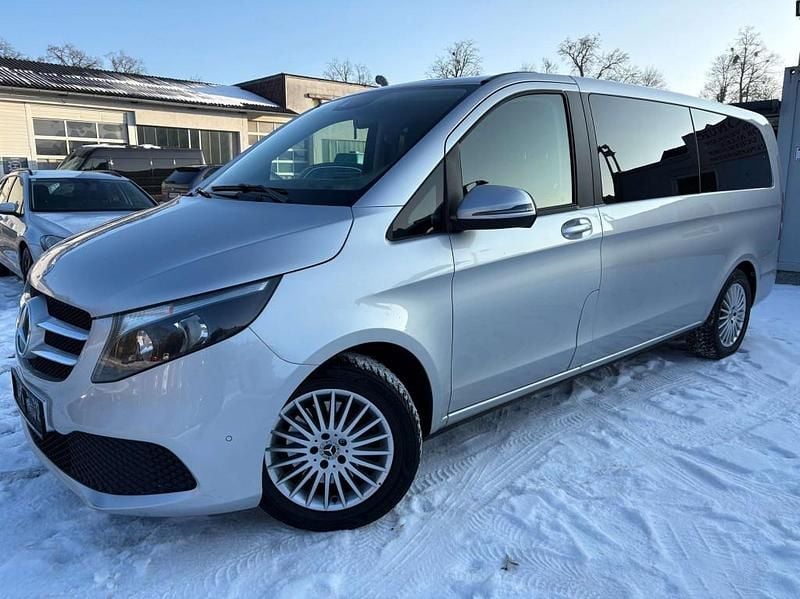 Gebraucht Mercedes V220 163 PS (119 kW) 2019 Silber Van / Kleinbus