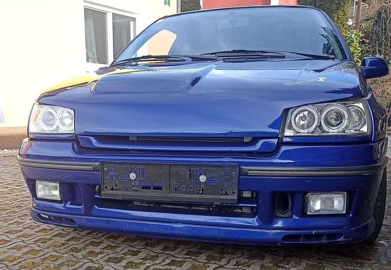 Blau Gebraucht 1994 Renault Clio Limousine | € 19.500 - Bild 1/4