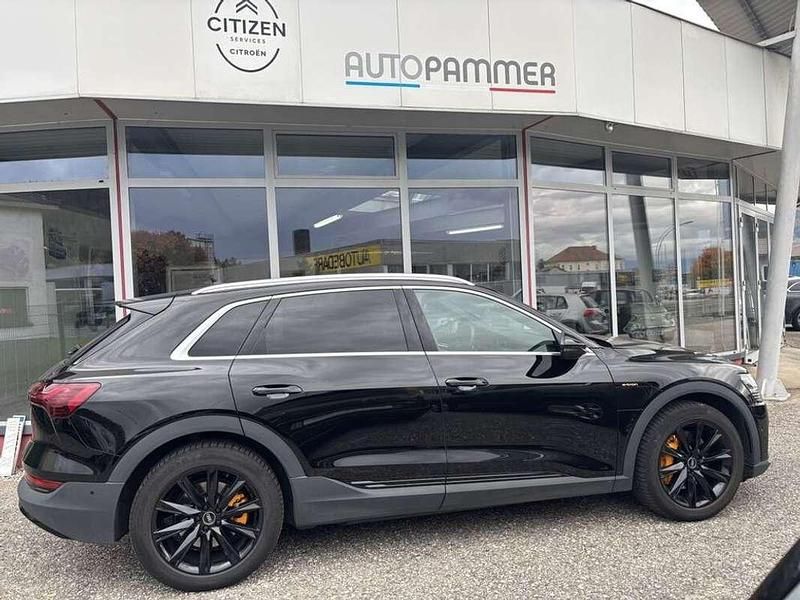 Gebraucht Audi e-tron Basis 230 kW (313 PS) 2022 Schwarz SUV