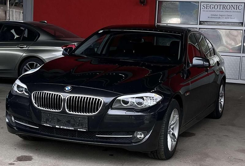 Gebraucht BMW 525 Sport Line 204 PS (150 kW) 2011 Grau Limousine