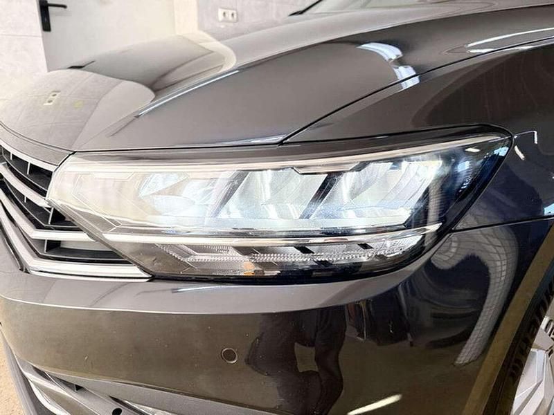 Gebraucht VW Passat Business 150 PS (110 kW) 2022 Grau Kombi