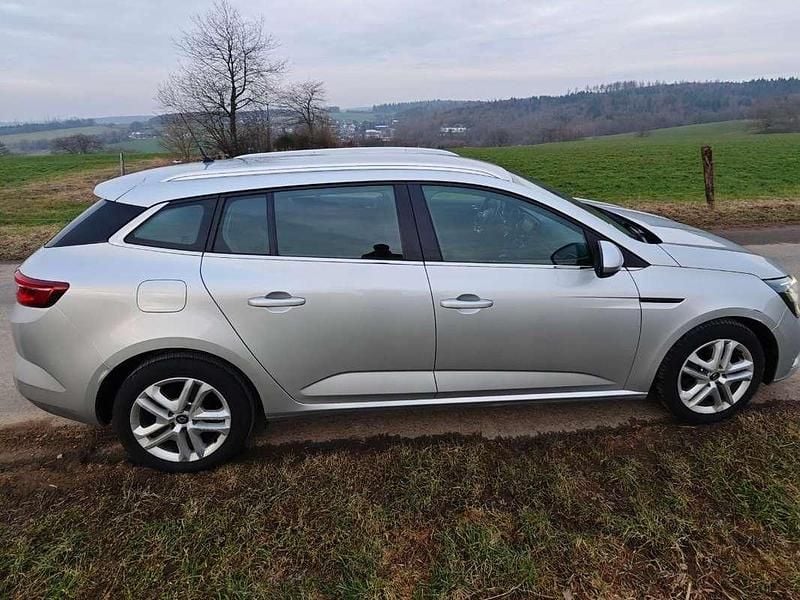 Gebraucht Renault Mégane GrandTour Intens 110 PS (80 kW) 2017 Silber Kombi