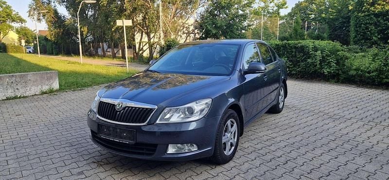 Grau Gebraucht 2011 Skoda Octavia Elegance Limousine | € 6.000 (Fairer Preis) - Bild 1/4