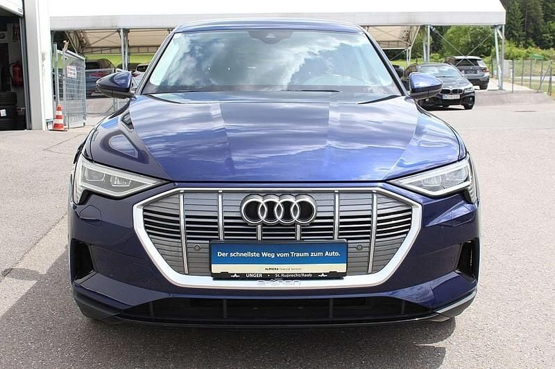 Gebraucht Audi e-tron Comfort 230 kW (313 PS) 2021 Blau SUV