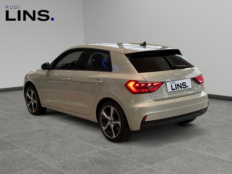 Neu Audi A1 Sportback Design 115 PS (84 kW) 2025 Silber  metallic Kleinwagen
