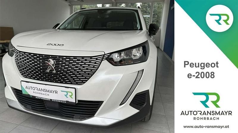 Gebraucht Peugeot e-2008 Allure 100 kW (136 PS) 2022 Weiß SUV