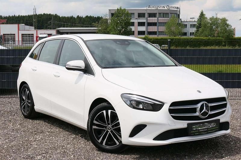 Weiß Gebraucht 2019 Mercedes B220 Progressive Van / Kleinbus | € 23.450 - Bild 1/4