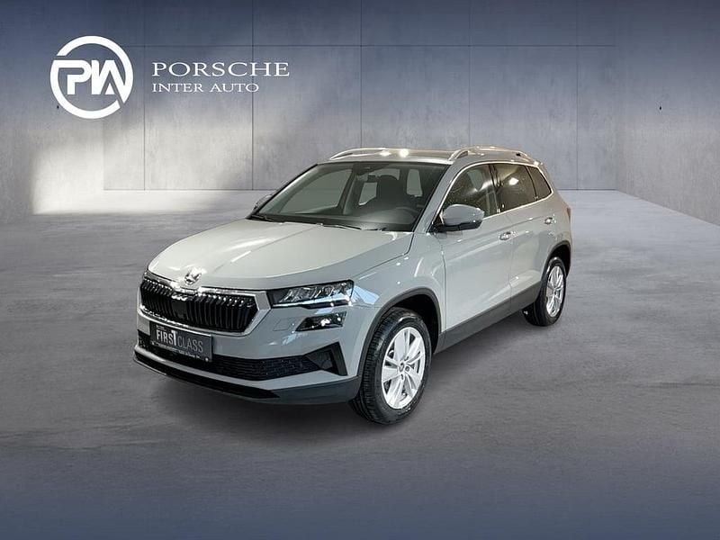 Mittelgrau metallic Neu 2026 Skoda Karoq Selection SUV | € 35.990 (Fairer Preis) - Bild 1/4