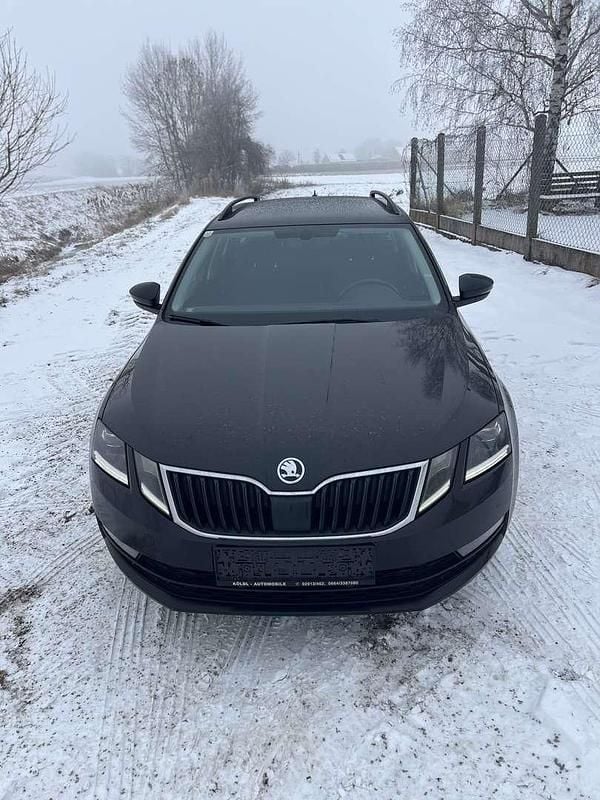 Schwarz Gebraucht 2019 Skoda Octavia Soleil Kombi | € 17.900 (Guter Preis) - Bild 1/4