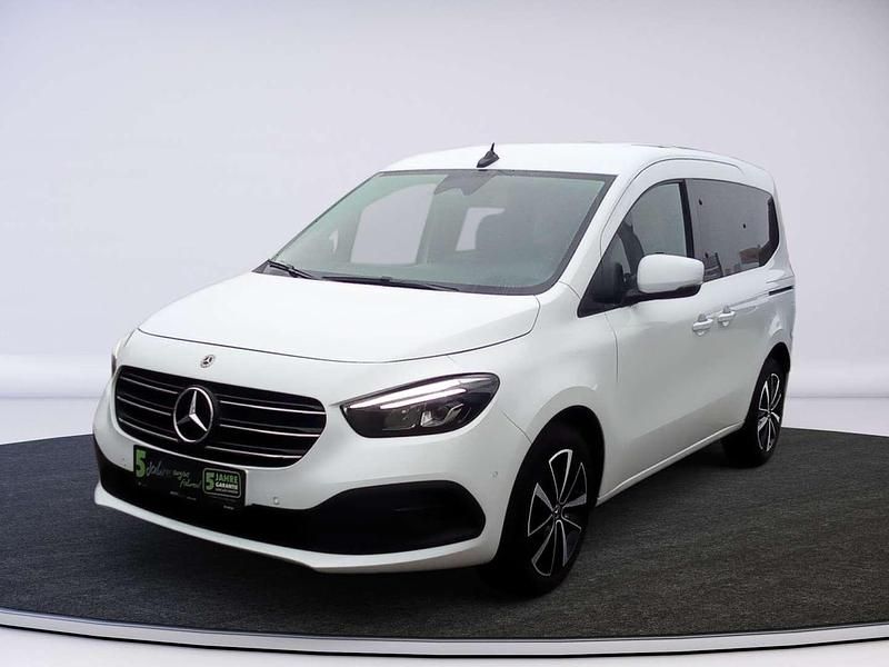 Gebraucht Mercedes T180 Style 116 PS (85 kW) 2023 Weiß Van / Kleinbus
