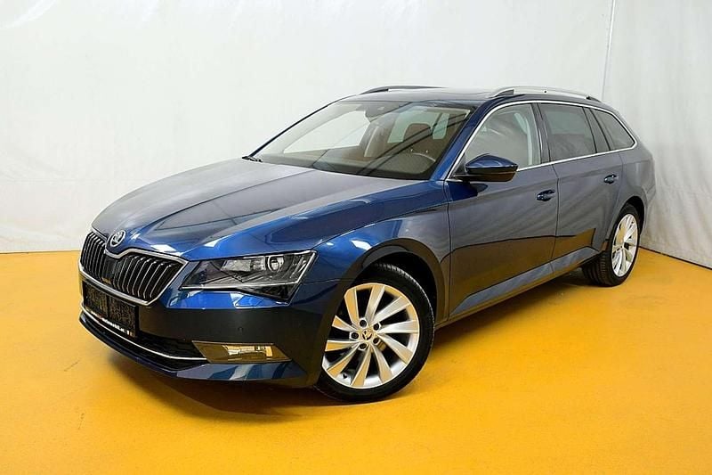Gebraucht Skoda Superb Style 190 PS (139 kW) 2019 Blau Kombi
