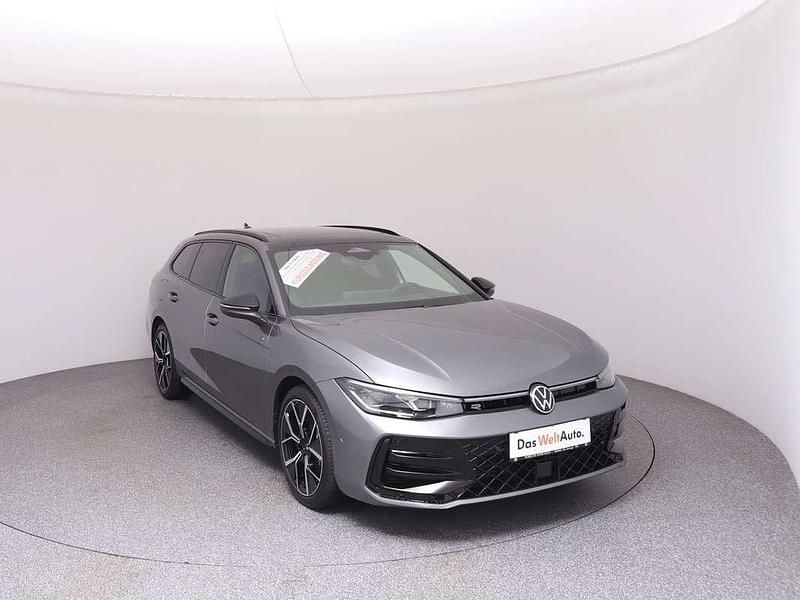 Neu VW Passat Sport 150 PS (110 kW) 2025 Grau Kombi