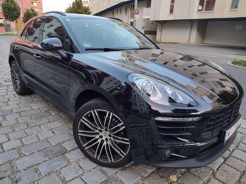 Schwarz Gebraucht 2018 Porsche Macan SUV | € 61.000 (Teuer) - Bild 1/4