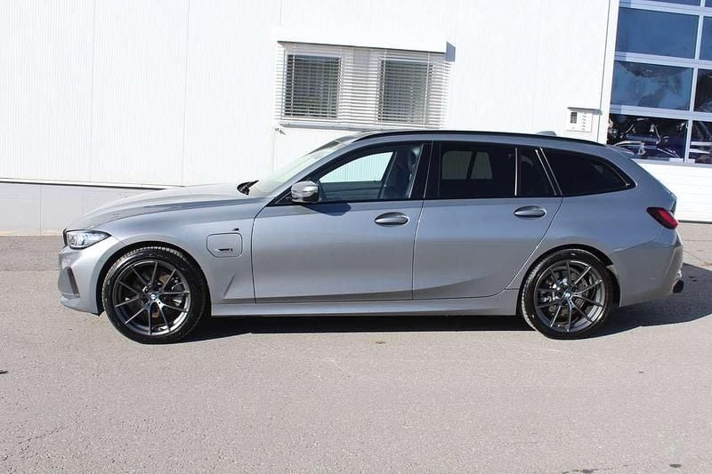 Gebraucht BMW 330e 292 PS (214 kW) 2022 Grau Kombi