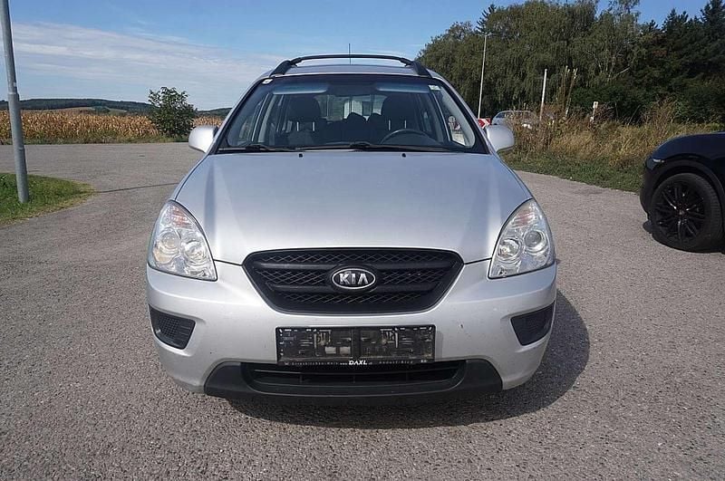 Grau Gebraucht 2009 Kia Carens Active Van / Kleinbus | € 1.790 - Bild 1/4