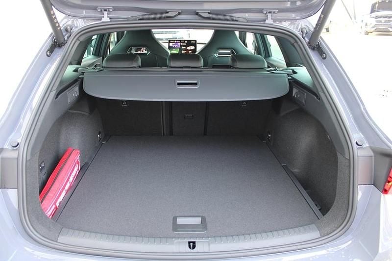 Neu Cupra Leon 150 PS (110 kW) 2025 Mittelgrau  normal Kombi