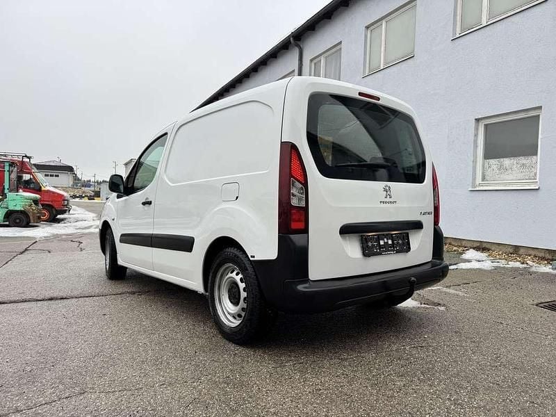 Gebraucht Peugeot TePee Active 99 PS (72 kW) 2017 Kombi