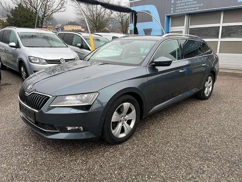 Grau Gebraucht 2019 Skoda Superb Style Kombi | € 16.890 (Superpreis) - Bild 1/4