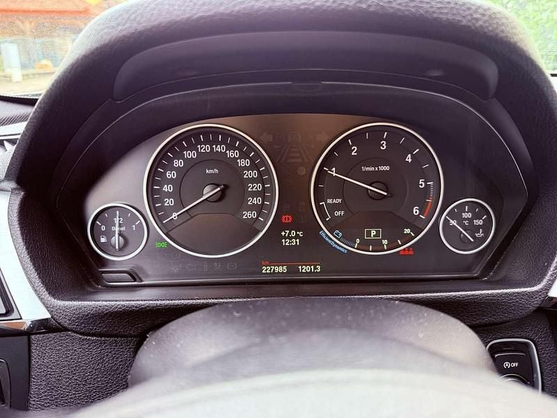 Gebraucht BMW 318 143 PS (105 kW) 2013 Schwarz Kombi