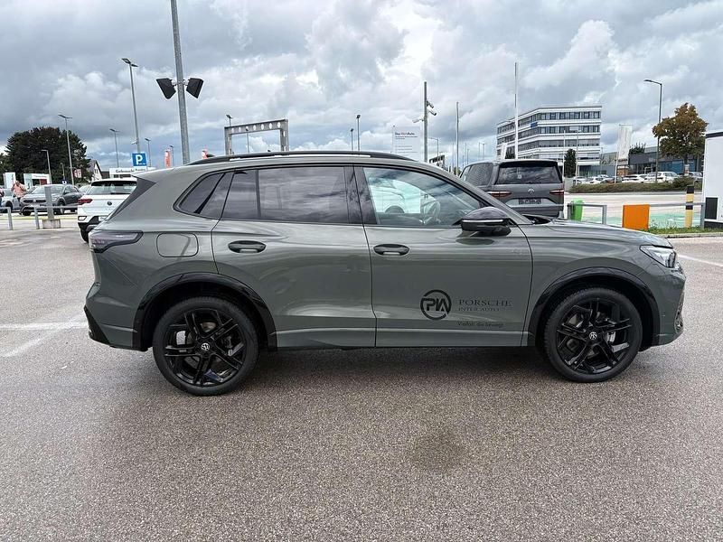 Gebraucht VW Tiguan Sport 204 PS (150 kW) 2025 Mittelgrün metallic SUV