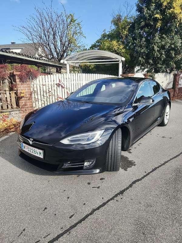 Schwarz Gebraucht 2018 Tesla Model S Kleinwagen | € 31.650 - Bild 1/4