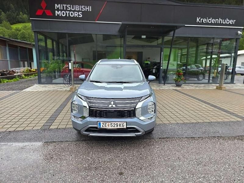 Grau Gebraucht 2025 Mitsubishi Outlander Intense SUV | € 49.000 (Superpreis) - Bild 1/4